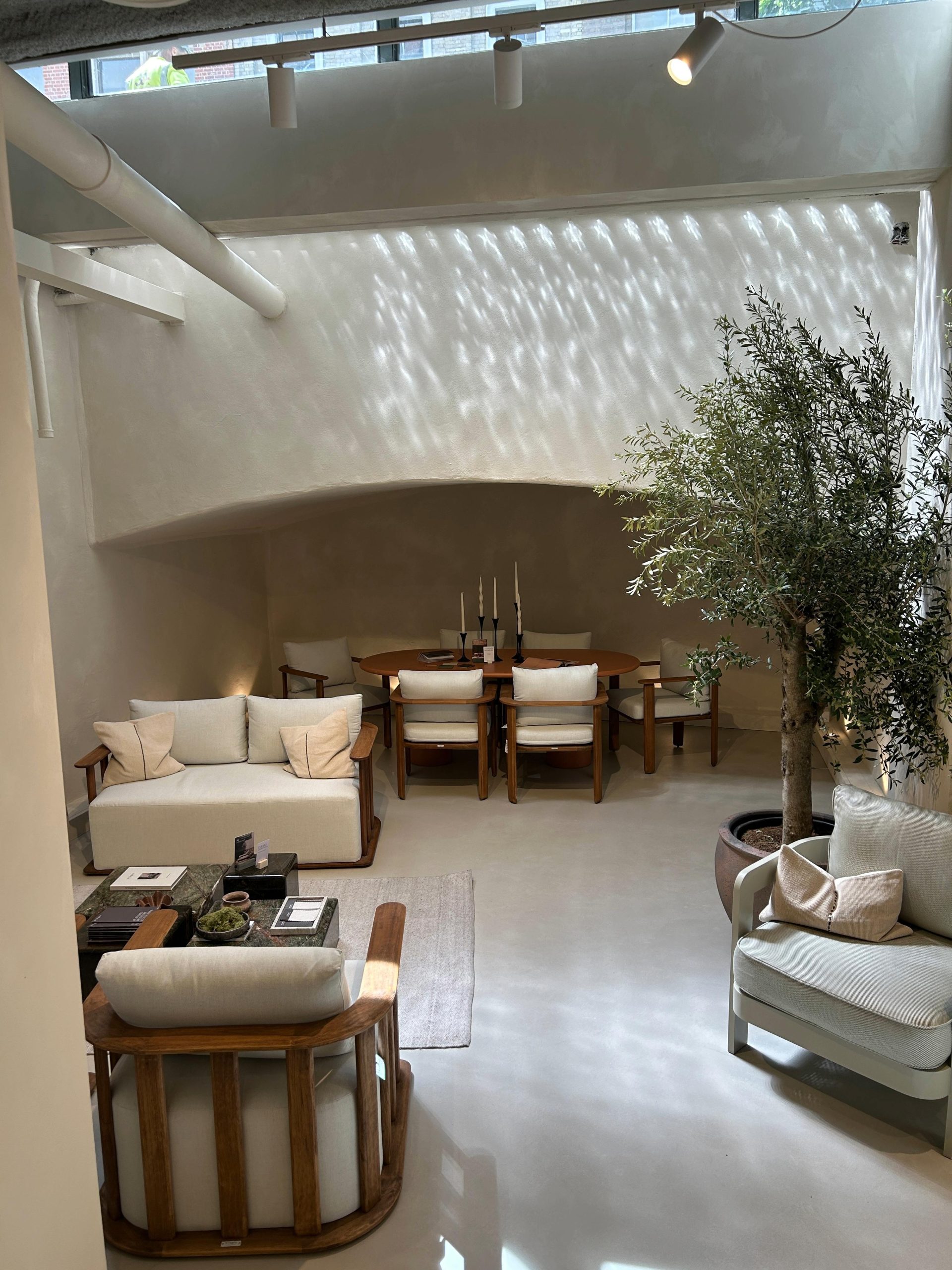 Clerkenwell Road: Commercial Showroom Fit-Out